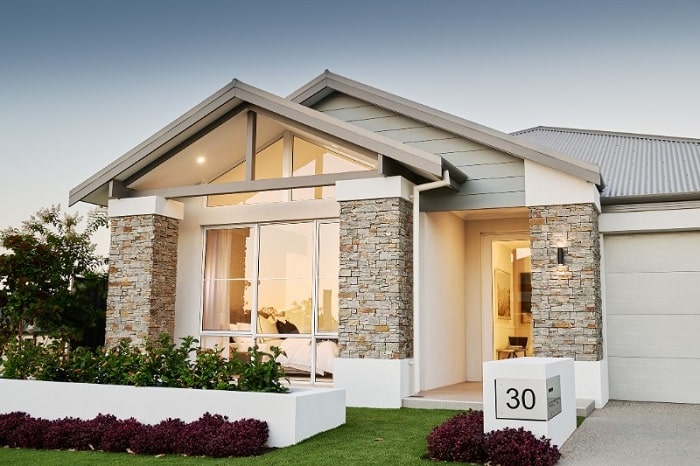 Lavish home design that represents the "roof choices" blog.